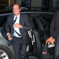 François Hollande au Rond-Point : Valérie Trierweiler le suit... de loin !