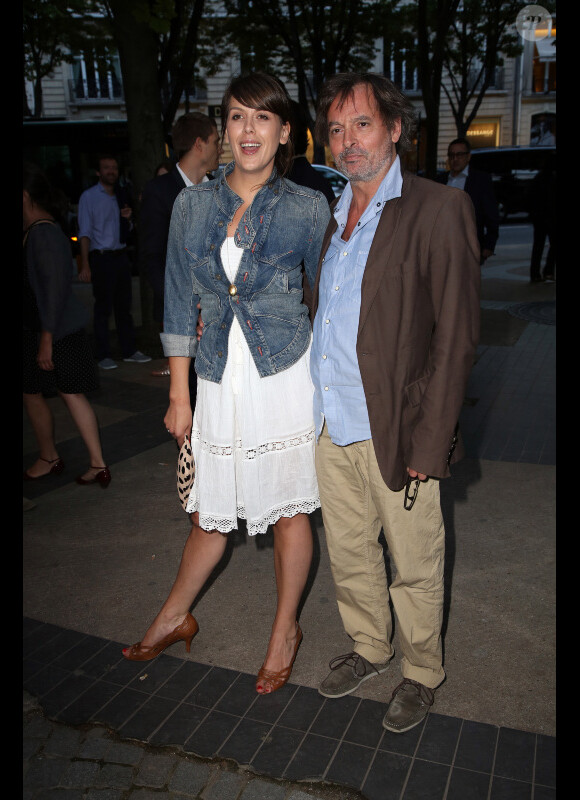 Serena Reinaldi et Christophe Alévêque au théâtre du Rond-Point où Jean-Michel Ribes célébrait ses dix ans, à Paris, le 30 juin 2012.