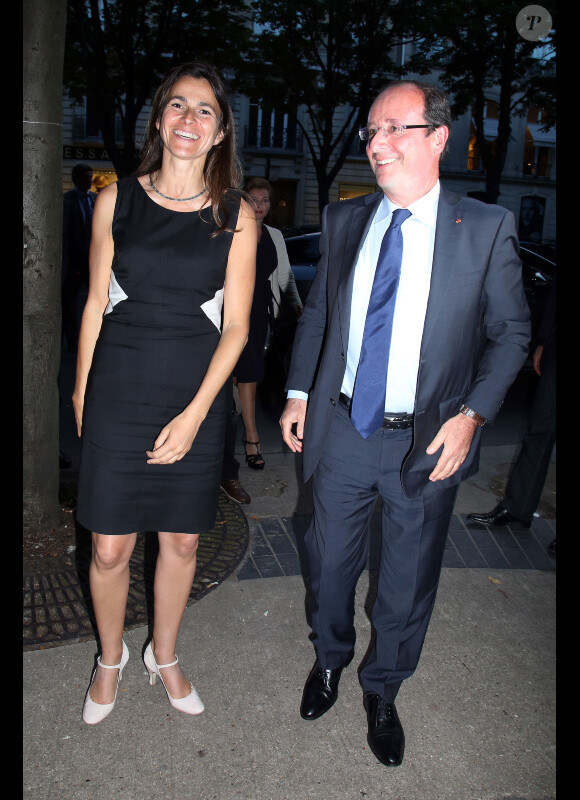 François Hollande et Aurélie Filippetti au théâtre du Rond-Point où Jean-Michel Ribes célébrait ses dix ans, à Paris, le 30 juin 2012.