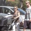 Chris Hemsworth pouponne sa petite India Rose dans les rues de Madrid le 2 juillet 2012