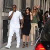 Kanye West et Kim Kardashian, devant Bar Refaeli, à Paris le 4 juillet 2012