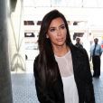 Un look décontracté pour se rendre à l'aéroport. Kim Kardashian devient rock et ça nous plaît !
