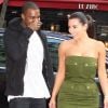 A l'aise dans une robe Givenchy, Kim Kardashian fait oublier son décolleté avec un beauty-look plus naturel.