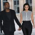 Kim Kardashian adopte un look boyish pour se rendre à la présentation Givenchy à Paris en juillet 2012