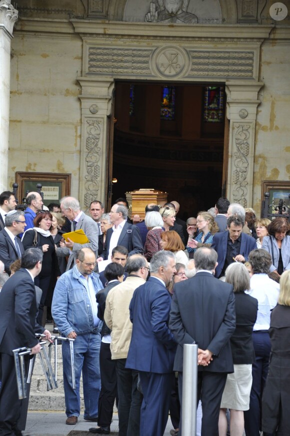 Les obsèques de Maurice Chevit se sont déroulées le 6 juillet 2012 en l'église Saint-Pierre de Charenton-le-Pont en présence des proches de l'acteur