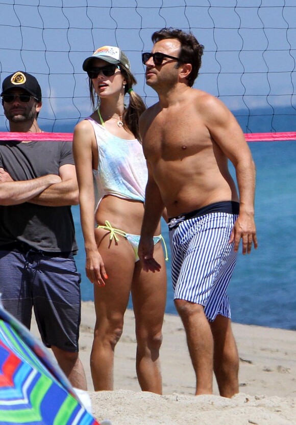 Alessandra Ambrosio et son fiancé Jamie Mazur sur la plage à Los Angeles le 7 juillet 2012