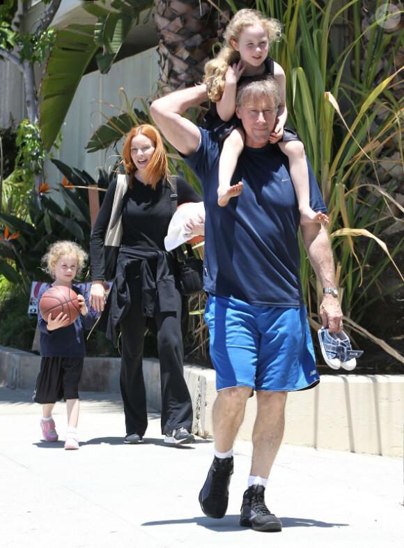 EXCLU : Marcia Cross va jouer au basket avec son mari Tom Mahoney et leurs jumelles Eden et Savannah le 7 juillet 2012