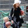 EXCLU : Marcia Cross s'occupe de toute sa petite famille pendant que l'adorable Savannah garde le ballon de basket le 7 juillet 2012 à Los Angeles