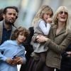 Laura Dern et Ben Harper avec leurs enfants Ellery et Jaya, à Los Angeles, le 16 décembre 2009.