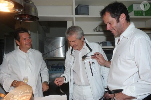 Le chef Christophe Leroy, Christian Vadim et Claude Lelouch à la Soirée blanche, aux Moulins de Ramatuelle, le dimanche 8 juillet 2012.