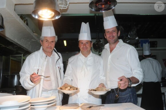 Le chef Christophe Leroy, Christian Vadim et Claude Lelouch à la Soirée blanche, aux Moulins de Ramatuelle, le dimanche 8 juillet 2012.