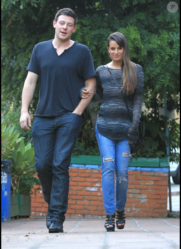 Lea Michele et Cory Monteith, toujours aussi amoureux, dans les rues de Los Angeles, le 9 juillet 2012