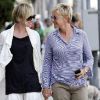 Ellen DeGeneres et Portia de Rossi, amoureuses comme au premier jour lors d'une balade à Los Angeles. Le 10 juillet 2012