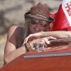 Exclusif : Elle Macpherson vacancière sexy sur un bateau à Ibiza. Le 11 juillet 2012.