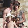 Exclusif : Elle Macpherson et son fils Aurelius passent du bon temps à Ibiza. Le 11 juillet 2012.