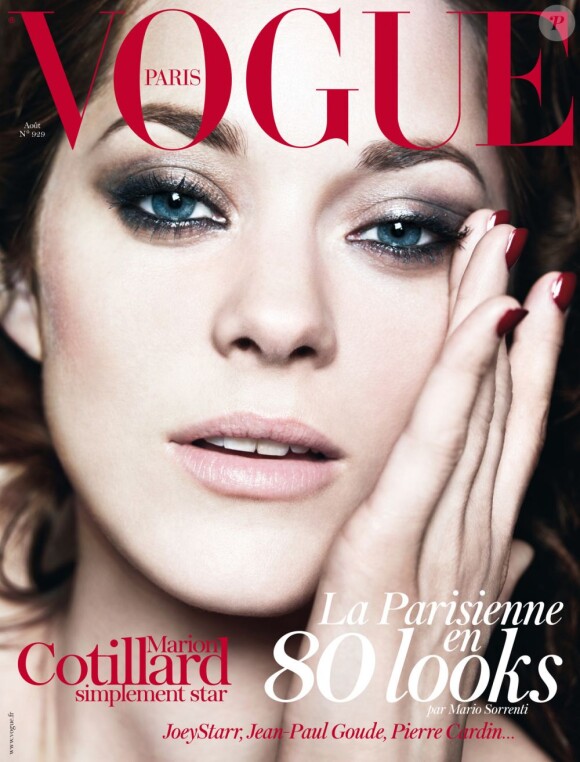 Marion Cotillard photographiée par Mario Sorrenti pour la une du Vogue Paris. Août 2012.