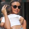 Miranda Kerr dans une tenue casual chic et Flynn dans les rues de New York le 11 juillet 2012