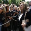 François Hollande et Valérie Trierweiler ont pris le 14 juillet 2012, peu après 15 heures, un bain de foule pendant 20 minutes dans les jardins de l'Elysée, exceptionnellement ouverts au public à l'occasion de la Fête nationale.