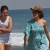 Lisa Rinna et sa fille aînée Delilah Belle en balade sur une plage de Malibu, le 14 juillet 2012.
