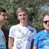 Paul-Loup Sulitzer retrouvent ses fils James et Edouard au Club 55, près de Saint-Tropez, le 16 juillet 2012.
