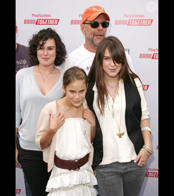 Rumer, Scout et Tallulah, filles de Bruce Willis et Demi Moore, en 2008 près de Los Angeles.