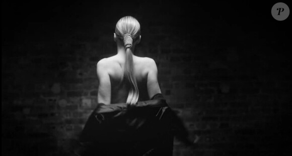 Amandine Bourgeois se met à nu dans le clip interactif d'Incognito (juillet 2012). 90 secondes à fleur de peau créées avec le Studio Lumini.