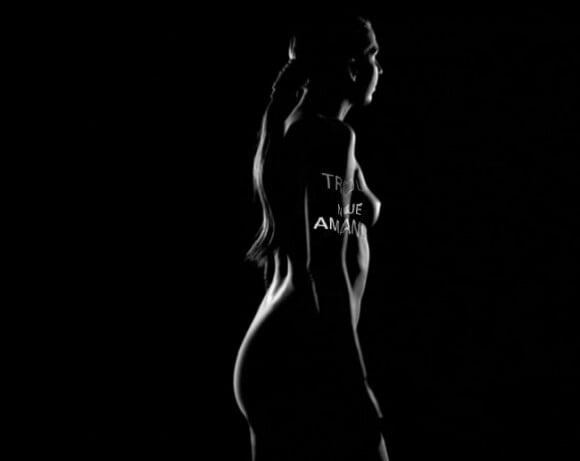 Amandine Bourgeois nue dans le clip interactif d'Incognito (juillet 2012). 90 secondes à fleur de peau créées avec le Studio Lumini.