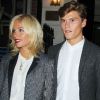 Pixie Lott et son boyfriend Oliver Cheshire le 17 juillet 2012 devant le Morton's Club, à Londres, où se déroulait un dîner organisé par Johnnie Walker Blue Label.