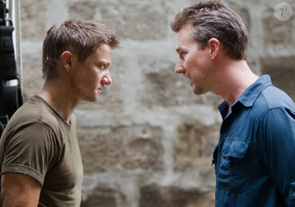 Jeremy Renner et Edward Norton dans Jason Bourne : L'héritage en salles le 19 septembre.