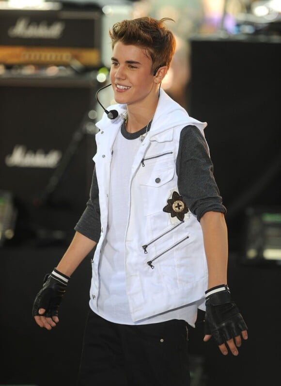 Justin Bieber en pleine prestation sur le plateau du Today Show à New York, le 15 juin 2012.