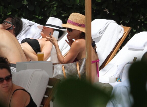 David Charvet et sa femme Brooke Burke à la piscine à Miami, le 19 juillet 2012