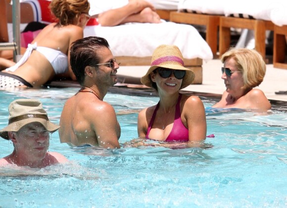 David Charvet et sa femme Brooke Burke à la piscine à Miami, le 19 juillet 2012