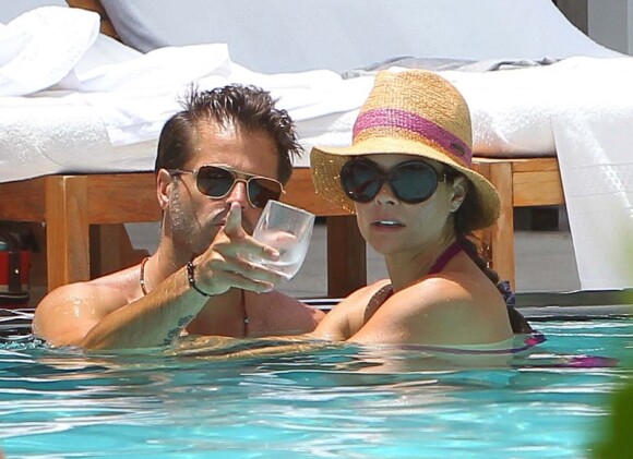 David Charvet et sa femme Brooke Burke à la piscine à Miami, le 19 juillet 2012