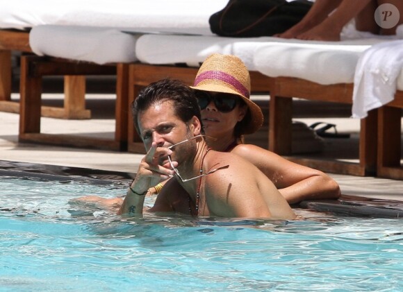 David Charvet et sa femme Brooke Burke à la piscine à Miami, le 19 juillet 2012