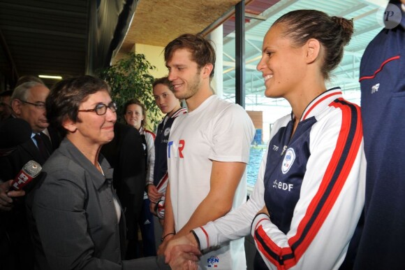 Laure Manaudou et la ministre des Sports Valérie Fourneyron le 18 juillet 2012 à Dunkerque