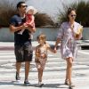 Jessica Alba lors d'une sortie ensoleillée en famille à Los Angeles le 22 juillet 2012