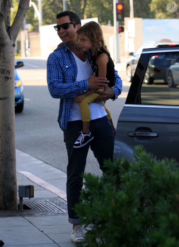 Jessica Alba lors d'une sortie ensoleillée en famille à Los Angeles le 21 juillet 2012