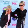 Ellen DeGeneres et Portia de Rossi posent sur le tapis rouge lors de la cérémonie des Teen Choice Awards 2012 à Los Angeles, le dimanche 22 juillet 2012.