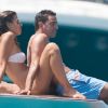 Xavi Hernandez et sa compagne très proches sur leur yacht au large de la petite île d'Ibiza le 20 juillet 2012