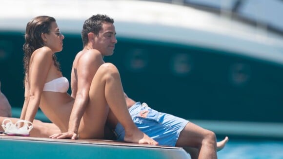 Xavi Hernandez : La star du Barça au service de sa belle sirène sous le soleil