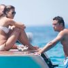 Xavi Hernandez, soucieux du bien être de sa compagne sur la petite île d'Ibiza le 20 juillet 2012