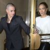 Casper Smart ouvre les portes pour sa Jennifer Lopez avec qui il s'apprête à partager un moment en tête-à-tête. New York, le 23 juillet 2012.