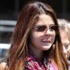 Selena Gomez nous gratifie d'une petite grimace à sa sortie du restaurant Panera Bread dans le quartier d'Encino, où elle y petit-déjeunait avec des membres de sa famille. Los Angeles, le 24 juillet 2012.