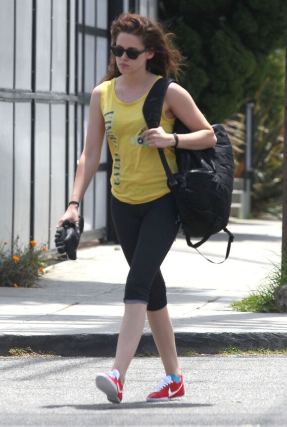 Kristen Stewart  se rend à la salle de sport le 18 juillet 2012, un jour après avoir trompé Robert Pattinson la veille avec Rupert Sanders, réalisateur de Blanche-Neige et le chasseur