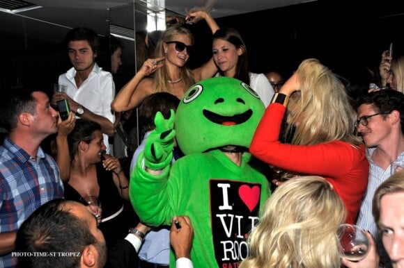 Paris Hilton à fond au VIP Room, le 24 juillet 2012.