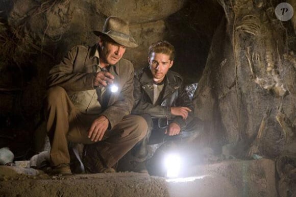 Harrison Ford et Shia LaBeouf dans Indiana  Jones et le Royaume du crâne de cristal (208) de Steven Spielberg.