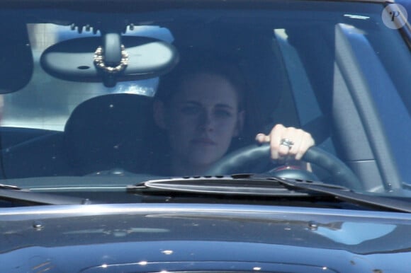 Kristen Stewart le 19 juillet à Los Angeles, traquée par les paparazzi.
