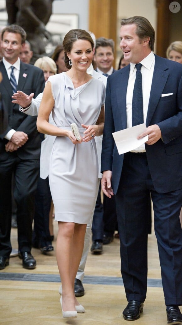 Kate Middleton, superbe dans une robe Roksanda Ilincic déjà portée en 2011 à Los Angeles, lors de la réception Creative Industries organisée par le Founders Forum et pour la campagne gouvernementale GREAT, à l'Académie royale des arts de Londres, le 30 juillet 2012, en marge des JO.