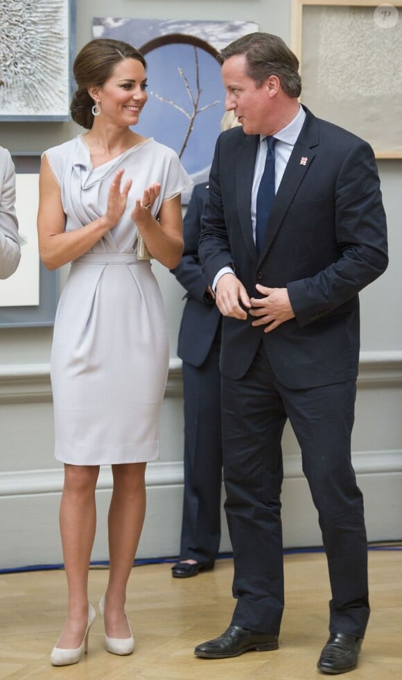 Kate Middleton a été accueillie par le Premier ministre David Cameron lors de la réception Creative Industries organisée par le Founders Forum et pour la campagne gouvernementale GREAT, à l'Académie royale des arts de Londres, le 30 juillet 2012, en marge des JO.