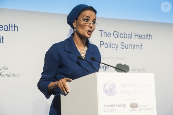 La cheikha Mozah bint Nasser Al Missned, présidente de la Qatar Foundation, lors du Global Health Policy Summit au palais Guildhall à Londres, le 1er août 2012